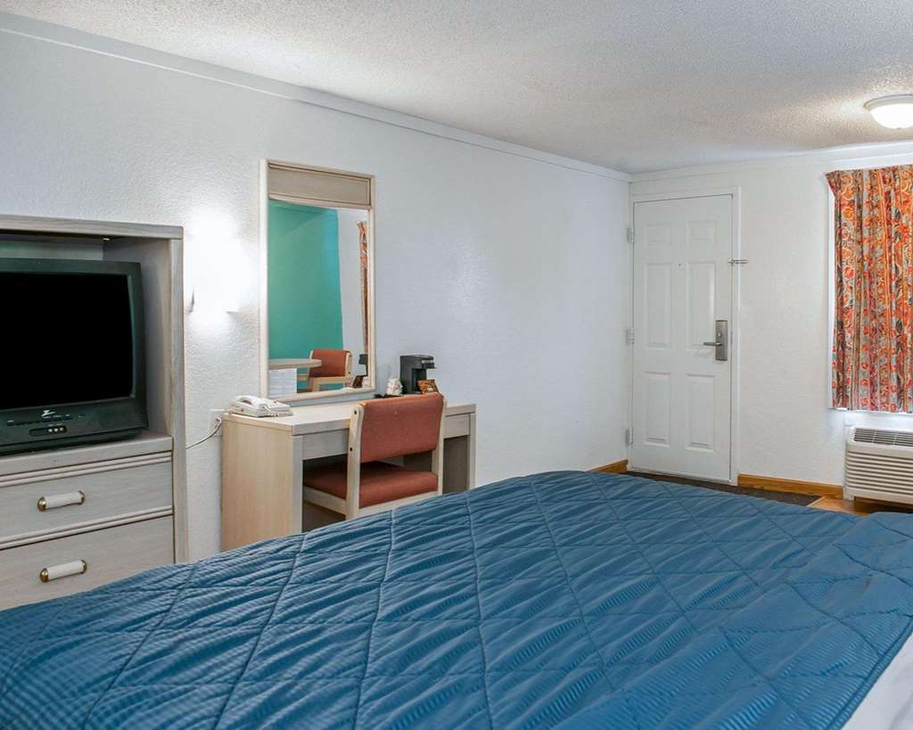 Econo Lodge Richmond Room photo